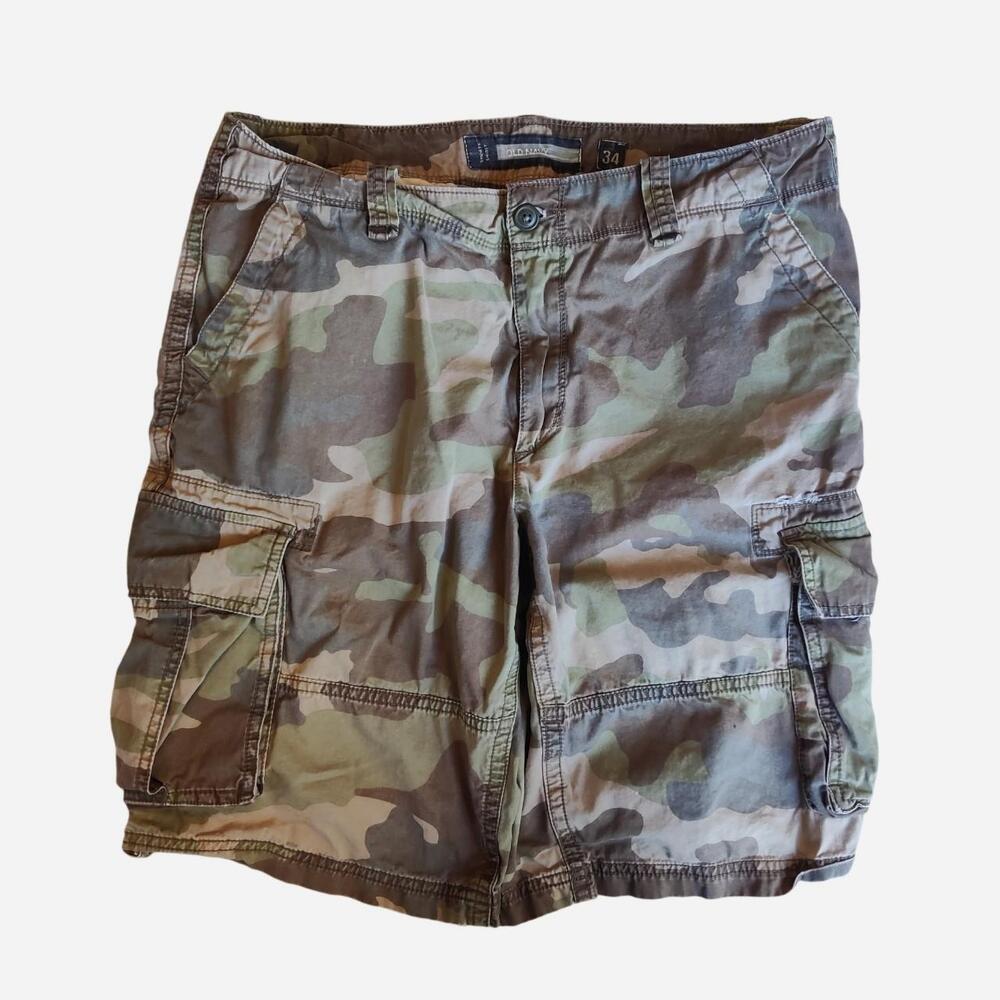 Old Navy camo cargo shorts with a relaxed fit
